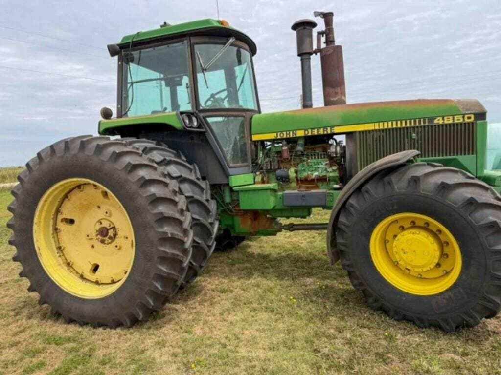 John Deere 4850 Equipment Image0