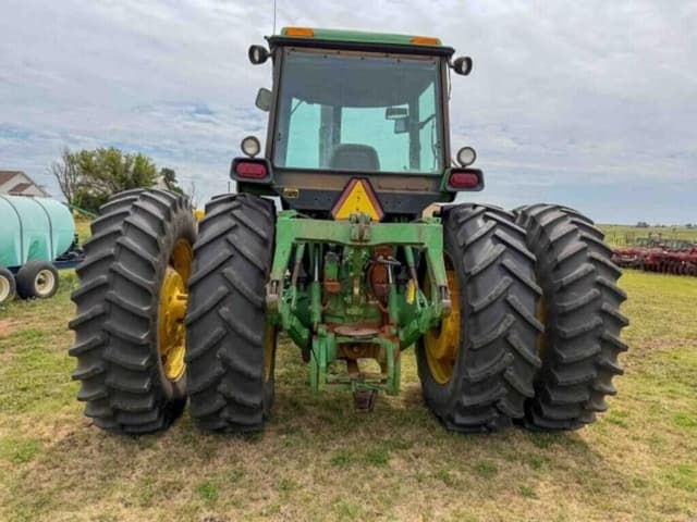 Image of John Deere 4850 equipment image 1