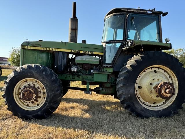 Image of John Deere 4850 equipment image 1