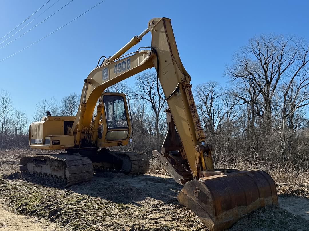 Image of John Deere 490E Primary image