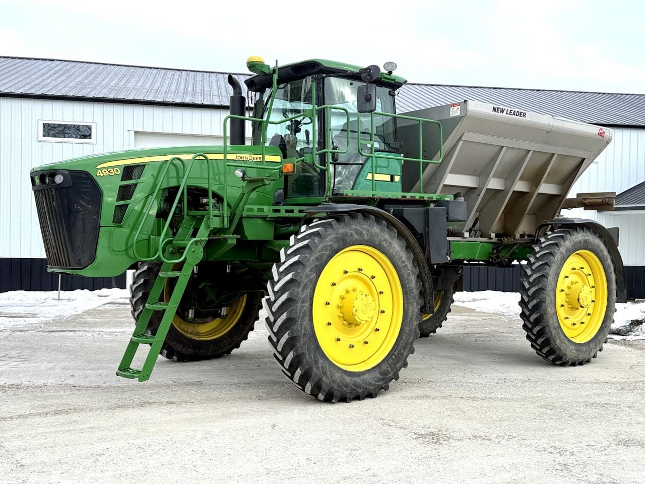 John Deere 4930 Equipment Image0