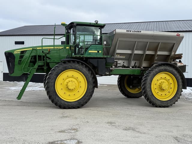 Image of John Deere 4930 equipment image 1