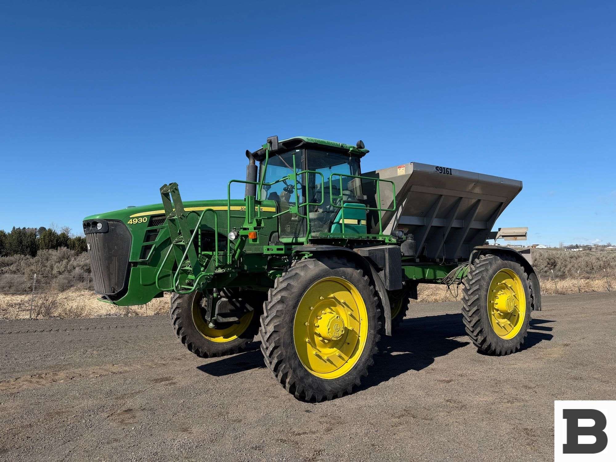 John Deere 4930 Equipment Image0