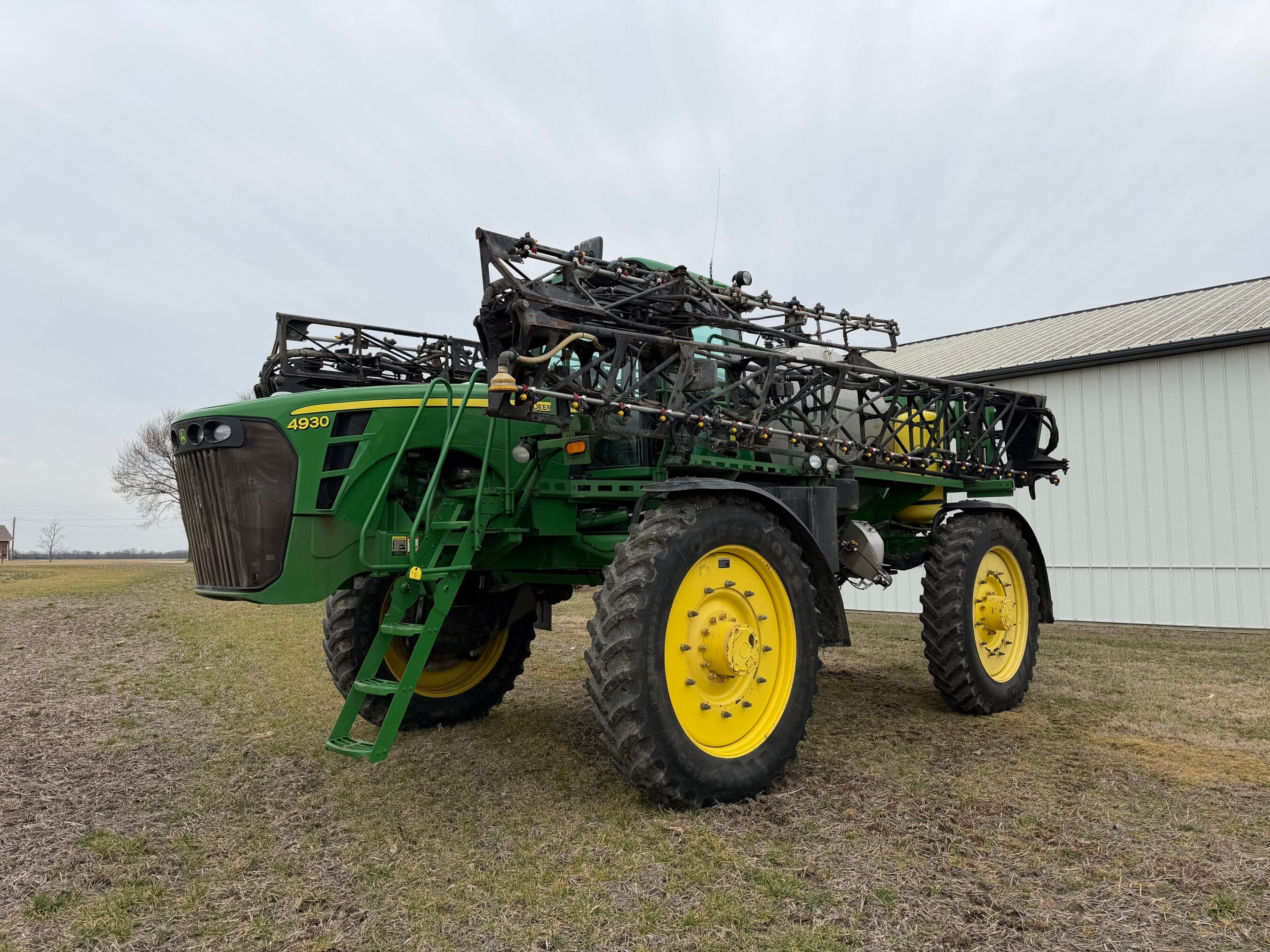 John Deere 4930 Equipment Image0