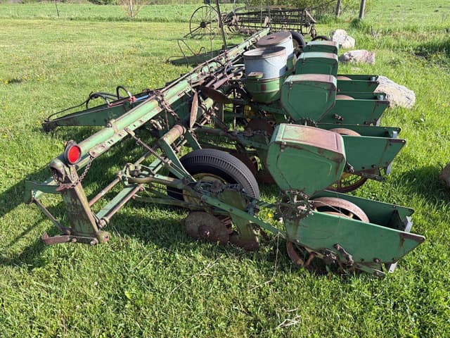 Image of John Deere 494A equipment image 2