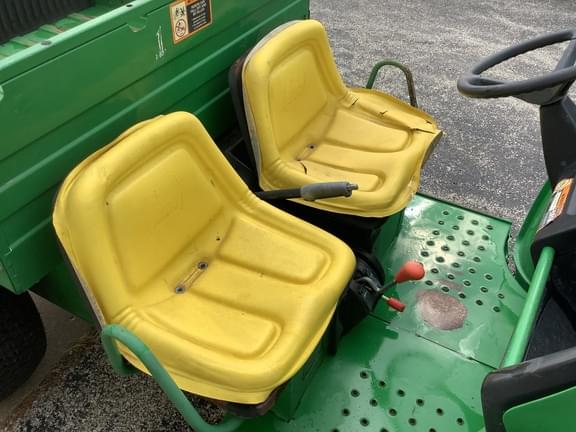 Image of John Deere Gator 4X2 equipment image 4