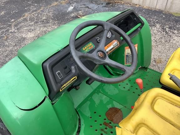 Image of John Deere Gator 4X2 equipment image 3