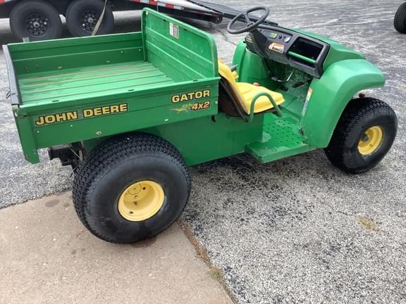 Image of John Deere Gator 4X2 equipment image 1