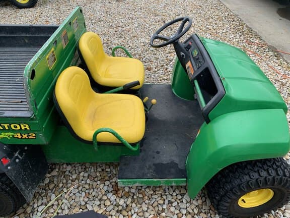 Image of John Deere Gator 4X2 equipment image 4