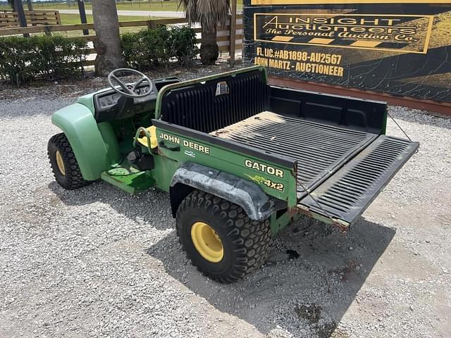 Image of John Deere Gator 4X2 equipment image 1