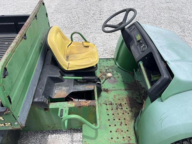 Image of John Deere Gator 4X2 equipment image 4