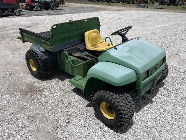 Image of John Deere Gator 4X2 equipment image 3