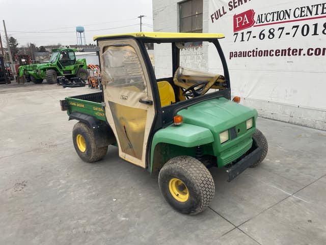 Image of John Deere Gator 4X2 equipment image 1
