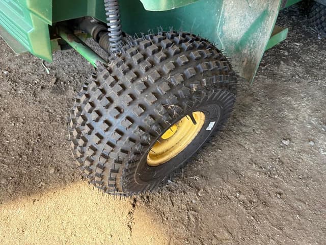 Image of John Deere Gator 4X2 equipment image 3