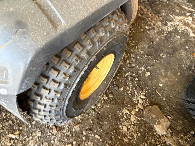 Image of John Deere Gator 4X2 equipment image 4