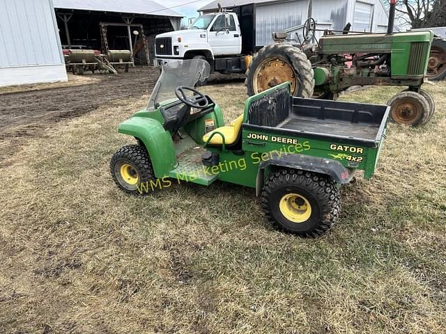 Image of John Deere Gator 4X2 equipment image 4