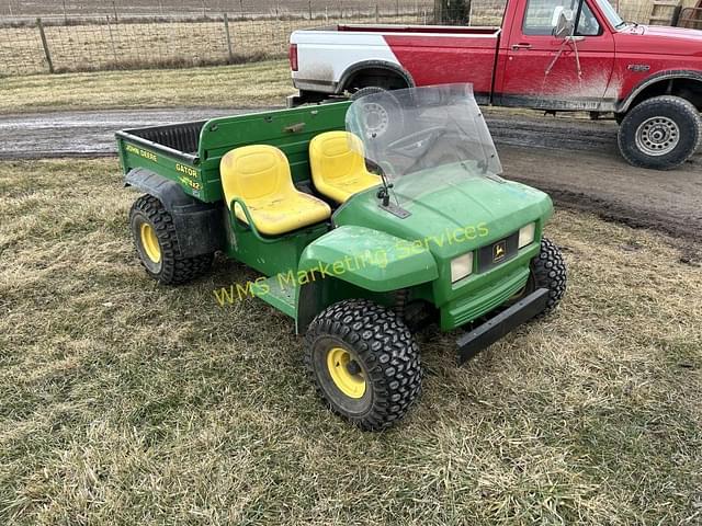 Image of John Deere Gator 4X2 equipment image 1