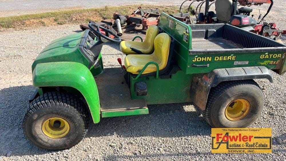 Main image John Deere Gator 4X2
