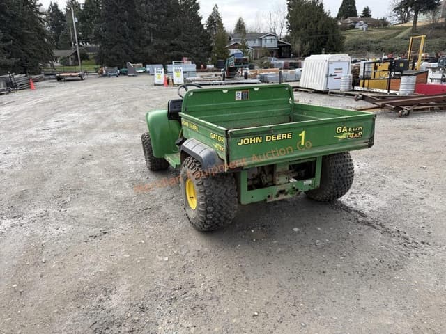Image of John Deere Gator 4X2 equipment image 3