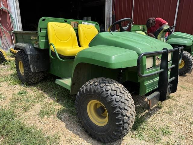 Image of John Deere Gator 4X2 equipment image 2