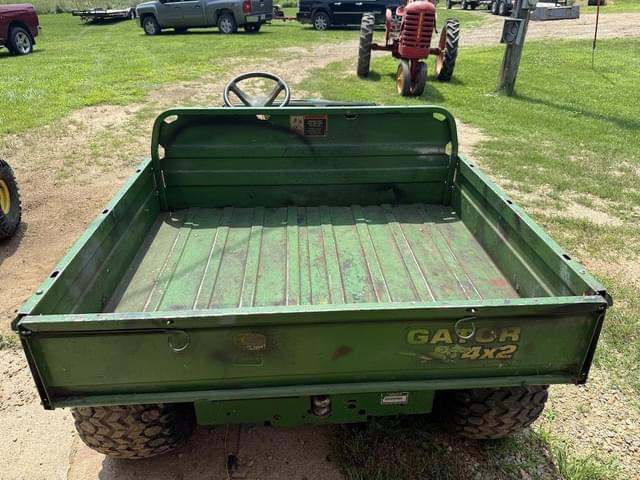 Image of John Deere Gator 4X2 equipment image 4