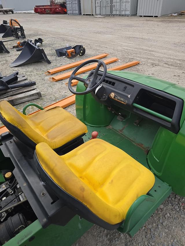 Image of John Deere Gator 4X2 equipment image 4