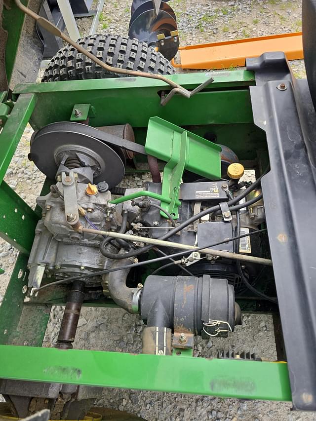 Image of John Deere Gator 4X2 equipment image 3