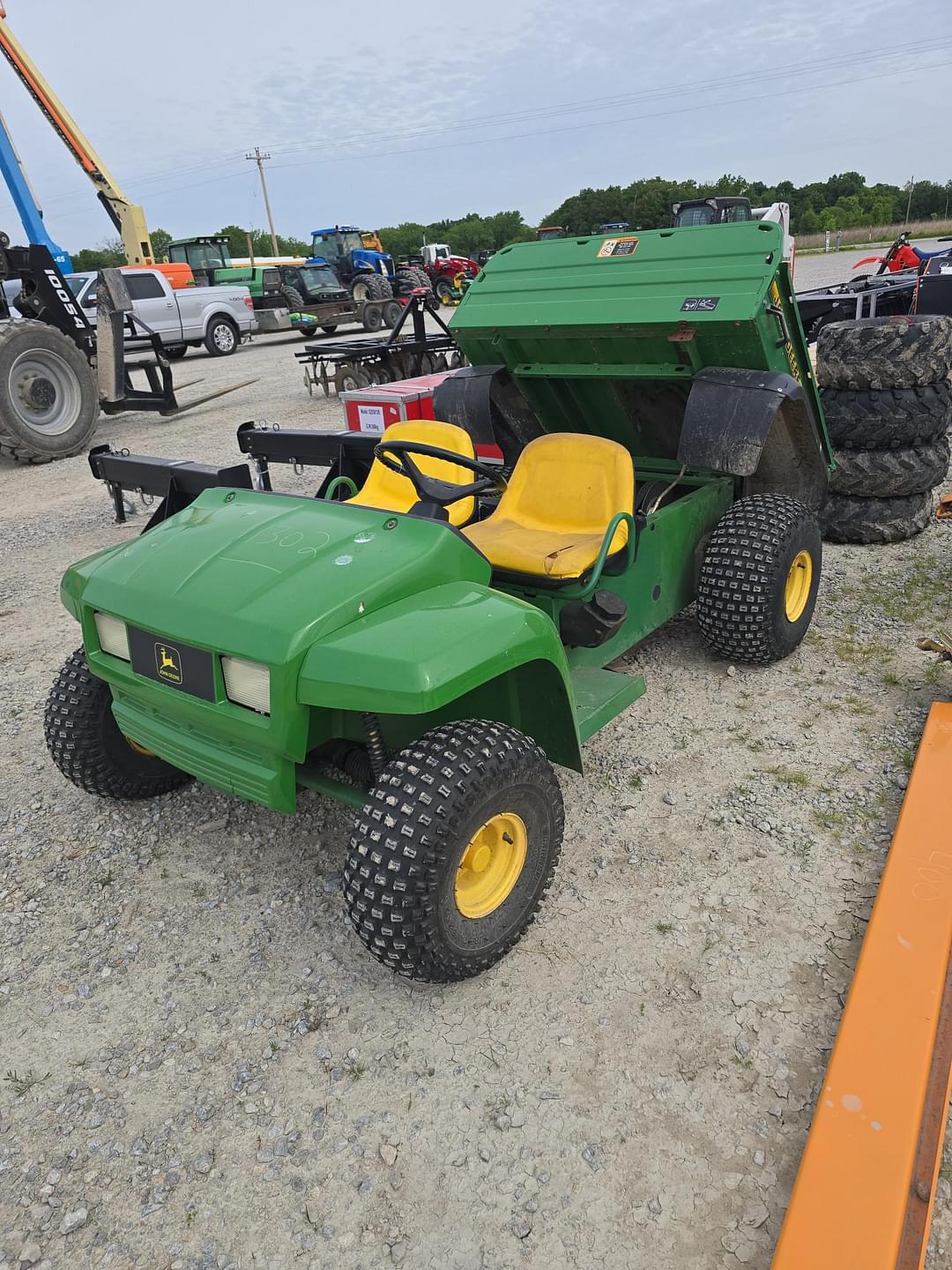 Image of John Deere Gator 4X2 Primary image