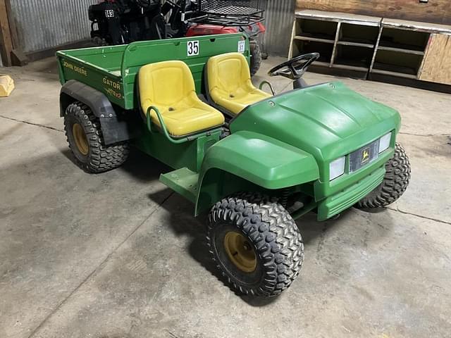 Image of John Deere Gator 4X2 equipment image 2