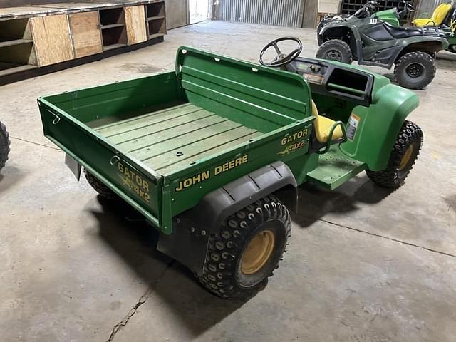 Image of John Deere Gator 4X2 equipment image 3
