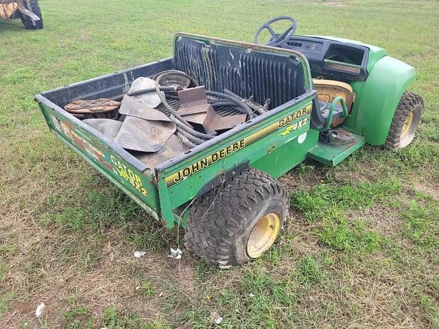 Image of John Deere Gator 4X2 equipment image 2