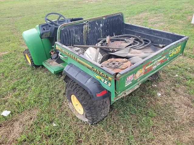 Image of John Deere Gator 4X2 equipment image 3