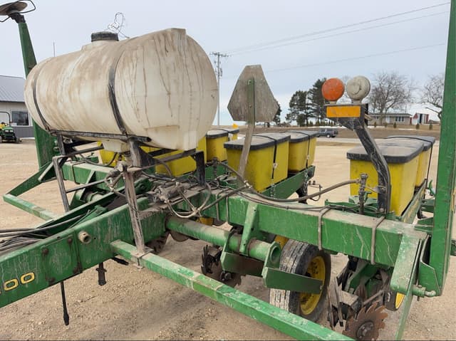 Image of John Deere 7200 equipment image 2