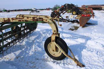 Image of John Deere 64 equipment image 1