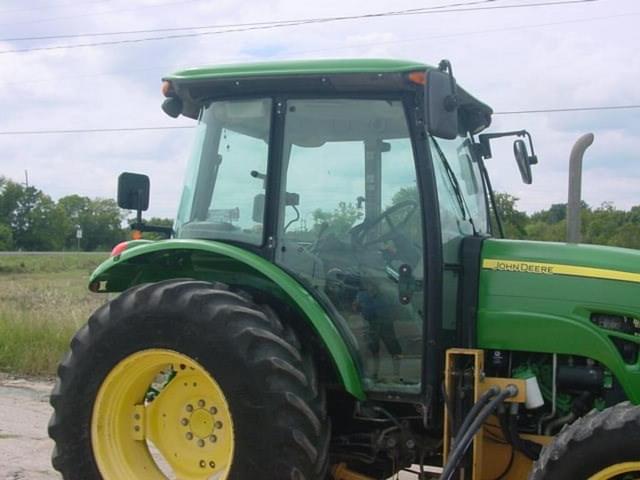 Image of John Deere 5093E equipment image 2