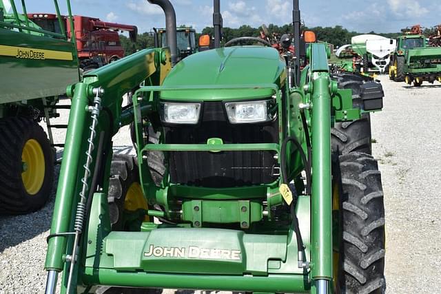 Image of John Deere 5045E equipment image 4