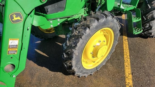 Image of John Deere 5045E equipment image 3