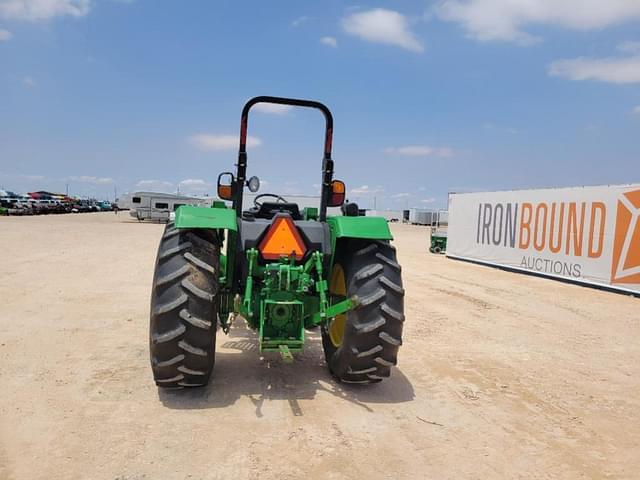 Image of John Deere 5045E equipment image 3