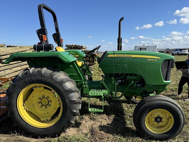 Image of John Deere 5045D equipment image 3