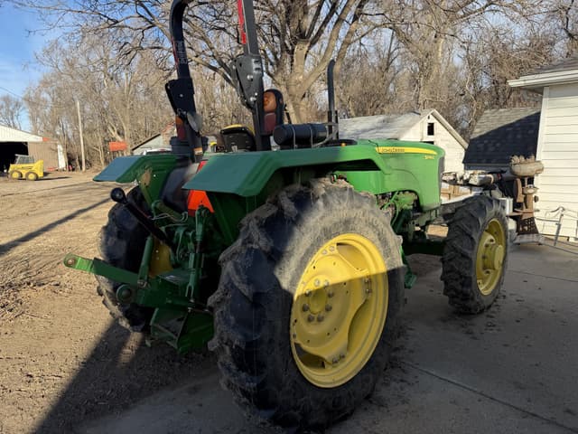 Image of John Deere 5045E equipment image 3