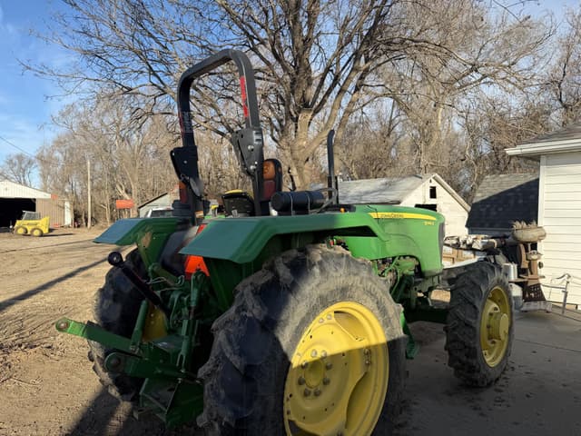 Image of John Deere 5045E equipment image 4