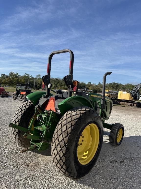 Image of John Deere 5045E equipment image 3