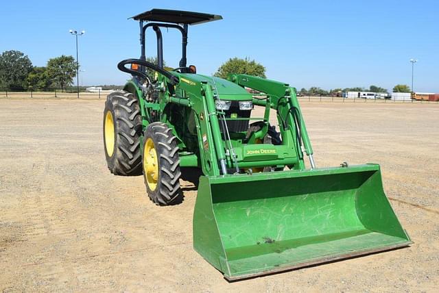 Image of John Deere 5045E equipment image 3