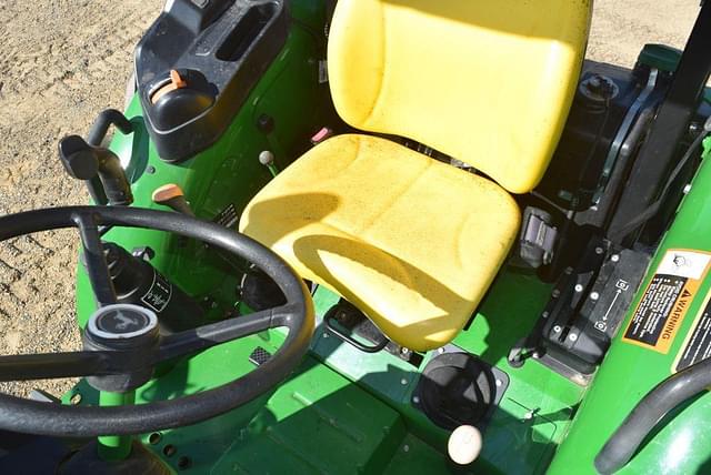 Image of John Deere 5045E equipment image 4