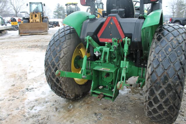 Image of John Deere 5045E equipment image 4