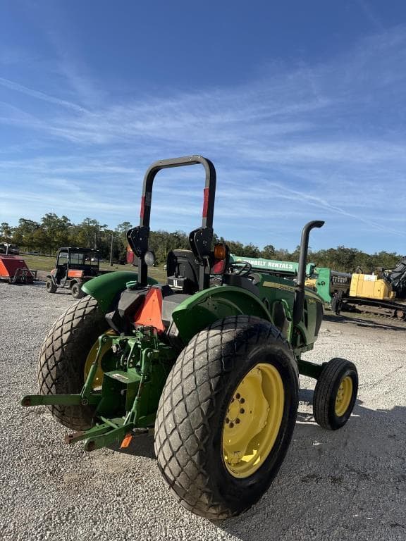 Image of John Deere 5045E equipment image 3