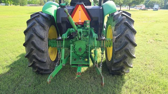 Image of John Deere 5045E equipment image 3