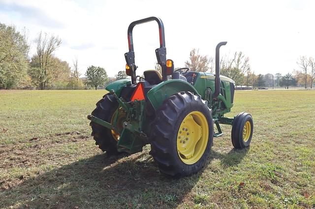 Image of John Deere 5045E equipment image 4