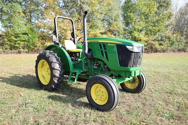 Image of John Deere 5045E equipment image 2