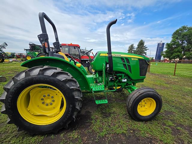Image of John Deere 5045E equipment image 2